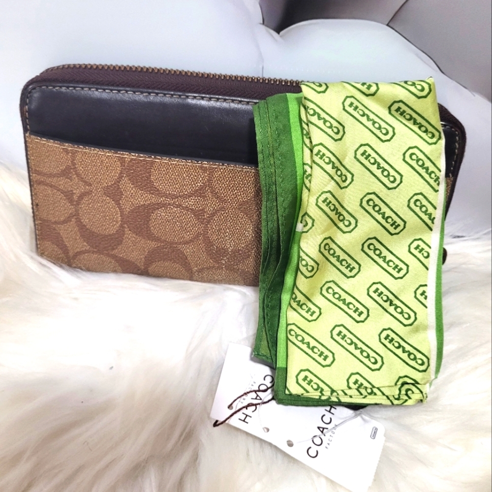 Coach bundle NWT scarve/ GUC wallet